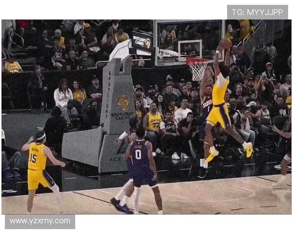 湖人激战太阳巅峰对决詹姆斯携队鏖战布克比拼攻防智慧